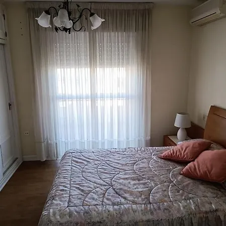 Gran Vivienda Unifamiliar Centrica Y Cercana Al Mar *
