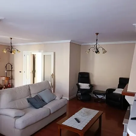Gran Vivienda Unifamiliar Centrica Y Cercana Al Mar *