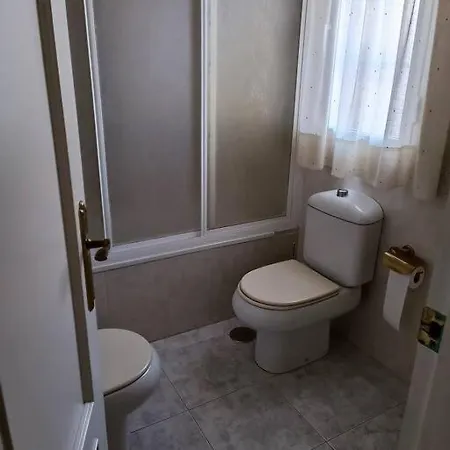 Gran Vivienda Unifamiliar Centrica Y Cercana Al Mar *