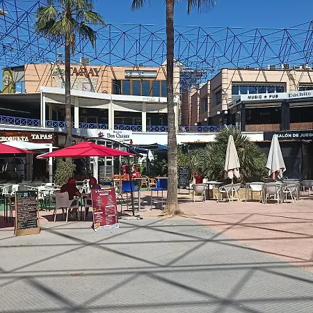 Gran Vivienda Unifamiliar Centrica Y Cercana Al Mar